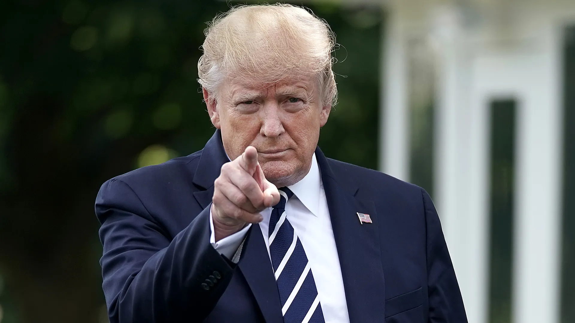 trump pointing